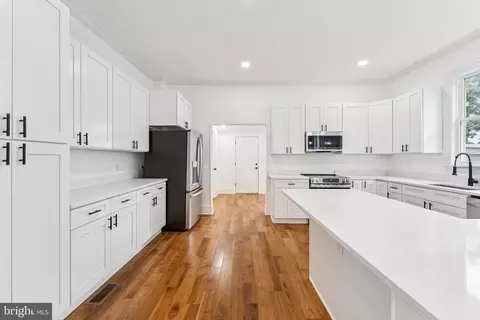 Entry Way - 2105 4th St NE, Washington, DC 20002 photo 4 of 7