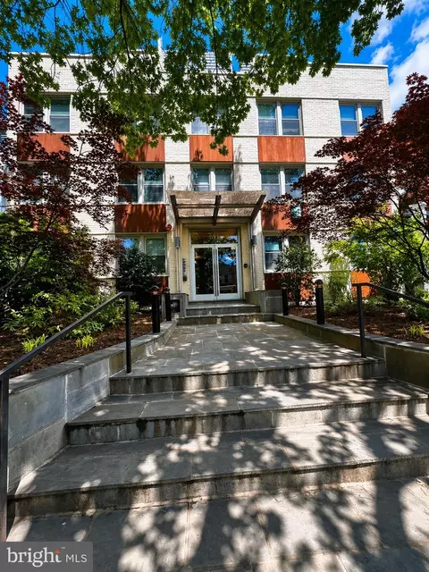 617 Jefferson St NW #102, Washington, DC 20011