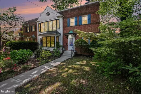 3630 Fessenden St NW, Washington, DC 20008