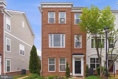 627 Ava Cir NE, Washington, DC 20017