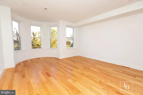 Living - 631 Constitution Ave NE, Washington, DC 20002 photo 6 of 7