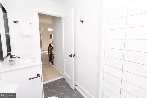 Bath - 631 Constitution Ave NE, Washington, DC 20002 photo 5 of 9