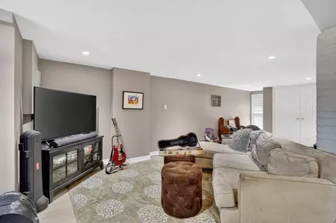 Living - 1233 E St SE, Washington, DC 20003 photo 3 of 4