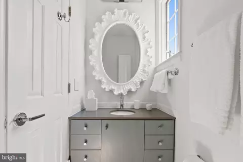 Bath - 1412 28th St NW, Washington, DC 20007 photo 4 of 4
