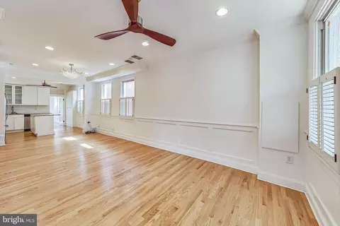 Living - 524 10th St SE, Washington, DC 20003 photo 2 of 4