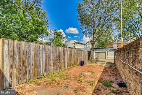 Exterior - 524 10th St SE, Washington, DC 20003 photo 6 of 7