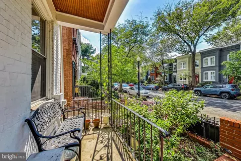 Exterior - 524 10th St SE, Washington, DC 20003 photo 4 of 7