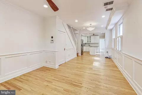 Living - 524 10th St SE, Washington, DC 20003 photo 3 of 4