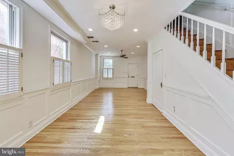 Living - 524 10th St SE, Washington, DC 20003 photo 4 of 4