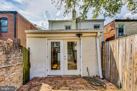 Exterior - 524 10th St SE, Washington, DC 20003 photo 5 of 7