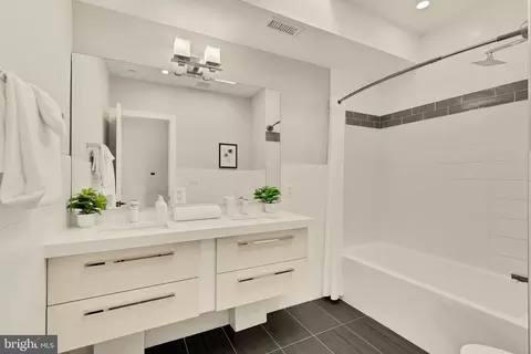 Bath - 1337 K St SE # PENTHOUSE 3, Washington, DC 20003 photo 1 of 3