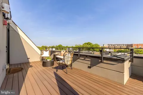 Exterior - 1337 K St SE # PENTHOUSE 3, Washington, DC 20003 photo 2 of 9