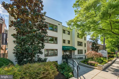 4840 Macarthur Blvd NW #402, Washington, DC 20007