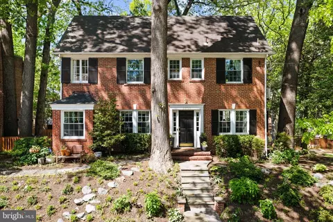 3701 Jocelyn St NW, Washington, DC 20015