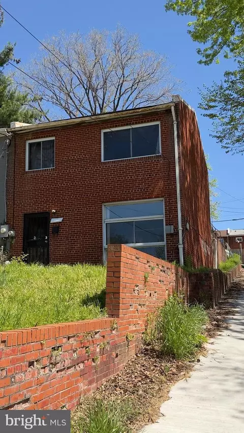 2215 14th St NE, Washington, DC 20018