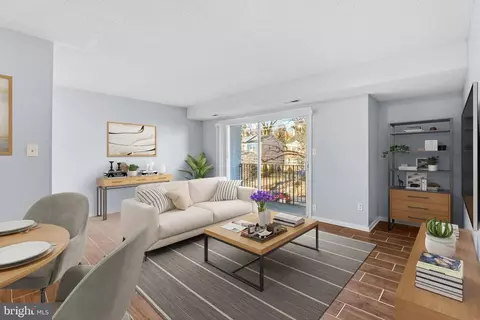 625 Chesapeake St SE #301, Washington, DC 20032