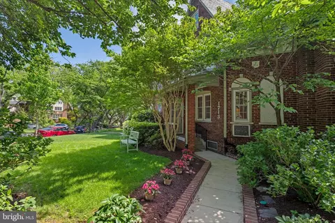 1713 Surrey Ln NW, Washington, DC 20007