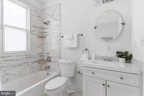 Bath - 131 R St NE #A, Washington, DC 20002 photo 1 of 2