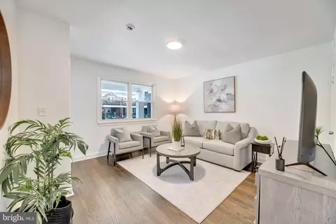 Living - 424 19th St NE, Washington, DC 20002 photo 2 of 2