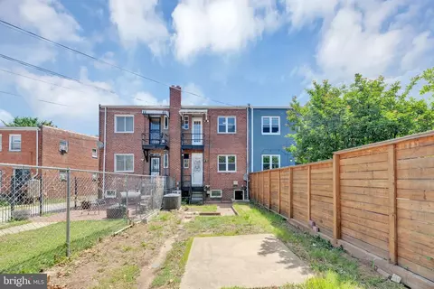 Exterior - 424 19th St NE, Washington, DC 20002 photo 8 of 9