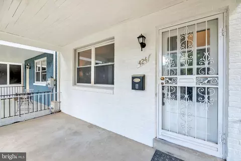 Exterior - 424 19th St NE, Washington, DC 20002 photo 5 of 9