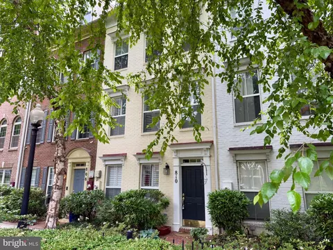 810 Capitol Square Pl SW, Washington, DC 20024