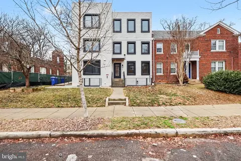 2216 40th Pl NW #4, Washington, DC 20007