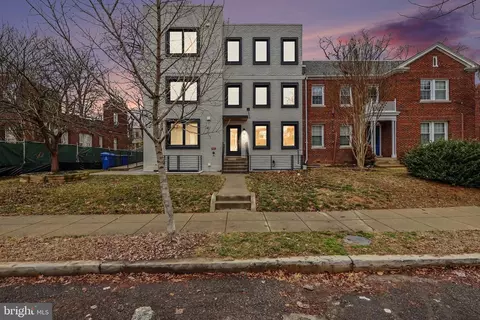 Exterior - 2216 40th Pl NW #4, Washington, DC 20007 photo 2 of 2