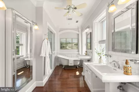 Bath - 324 E Street NE, Washington, DC 20002 photo 3 of 4