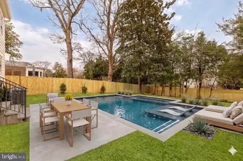 4827 Sedgwick St NW, Washington, DC 20016