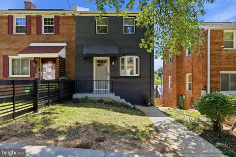 719 Hilltop Ter SE, Washington, DC 20019