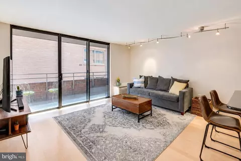 2141 P St NW #901, Washington, DC 20037