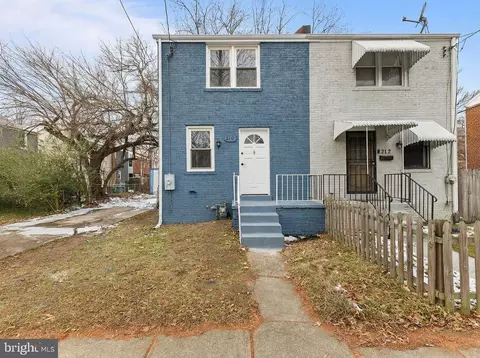 210 62nd St NE, Washington, DC 20019