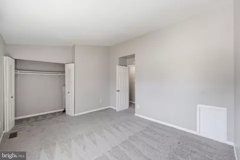 1102 Barnaby Ter SE, Washington, DC 20032