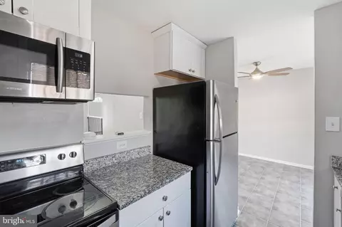 1102 Barnaby Ter SE, Washington, DC 20032