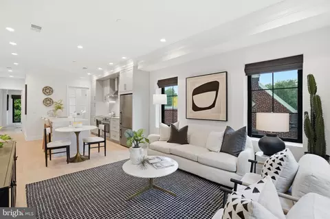 2642 39th St NW #6, Washington, DC 20007