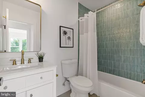 Bath - 4308 4th St NW, Washington, DC 20011 photo 4 of 6