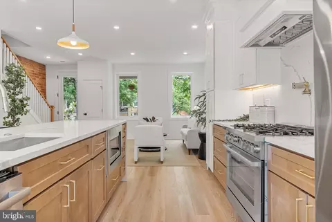 Entry Way - 4308 4th St NW, Washington, DC 20011 photo 3 of 10