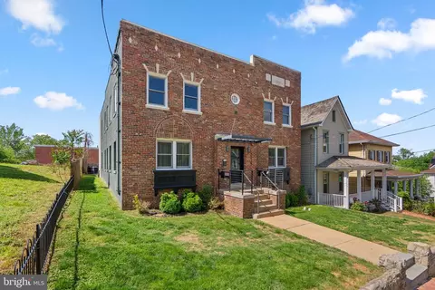 2325 High St SE #3, Washington, DC 20020