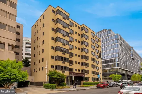 2141 I St NW #204, Washington, DC 20037