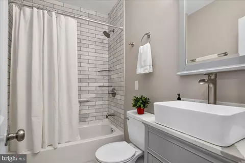 Bath - 325 14th Pl NE, Washington, DC 20002 photo 6 of 7