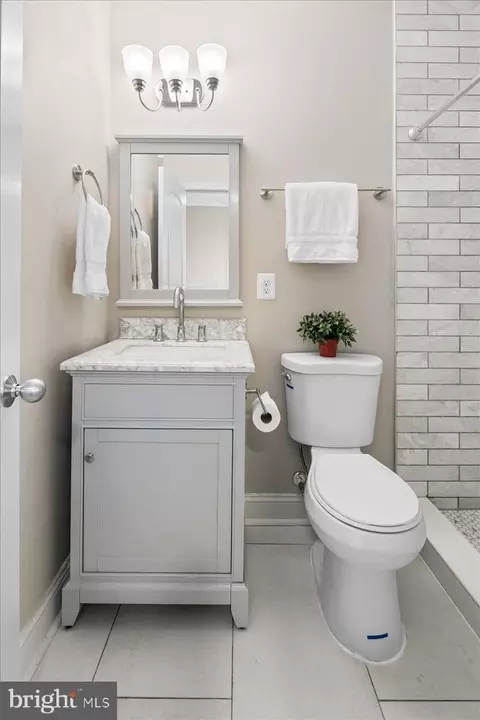 Bath - 325 14th Pl NE, Washington, DC 20002 photo 3 of 7