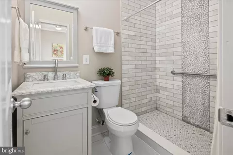 Bath - 325 14th Pl NE, Washington, DC 20002 photo 1 of 7