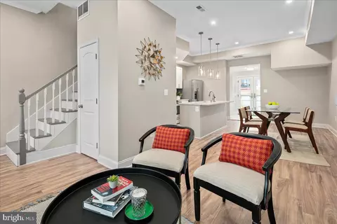 Entry Way - 325 14th Pl NE, Washington, DC 20002 photo 4 of 4