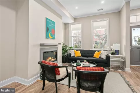 Living - 325 14th Pl NE, Washington, DC 20002 photo 2 of 2