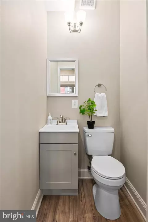 Bath - 325 14th Pl NE, Washington, DC 20002 photo 2 of 7