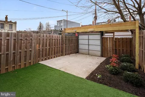 Exterior - 325 14th Pl NE, Washington, DC 20002 photo 4 of 11