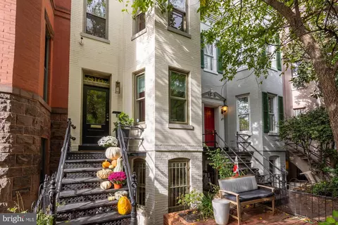 810 N Carolina Ave SE, Washington, DC 20003