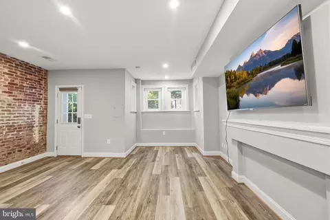 Living - 706 12th St NE, Washington, DC 20002 photo 7 of 8