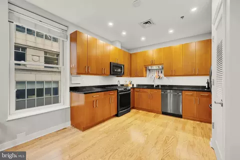 Kitchen - 675 E St NW #350, Washington, DC 20004 photo 1 of 4